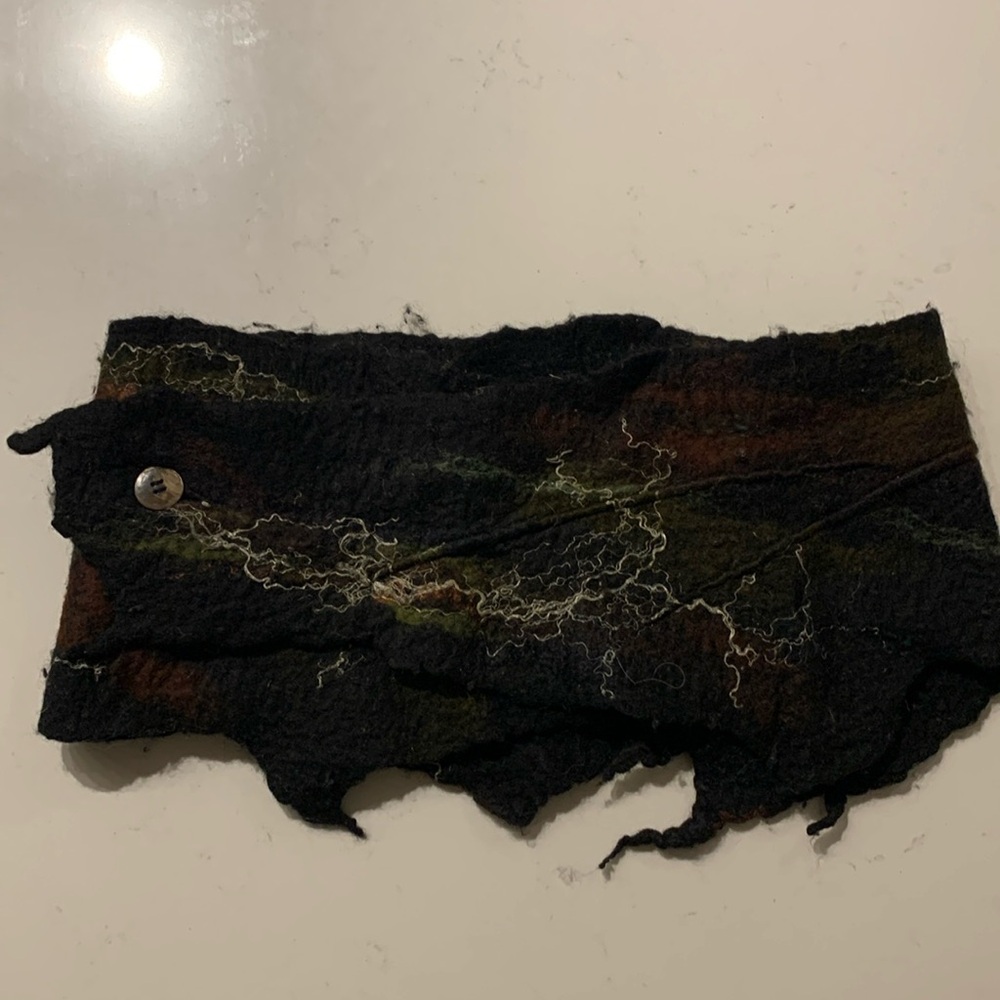 Felted waist belt